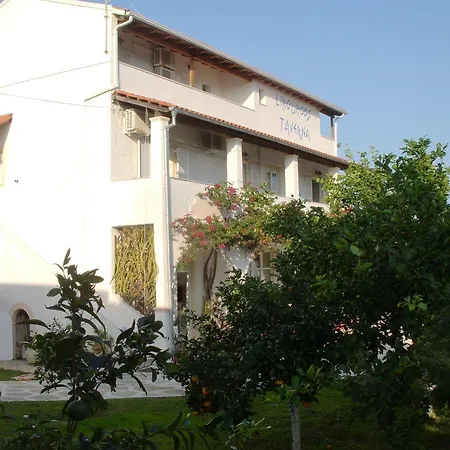 Likourgos Apartment *